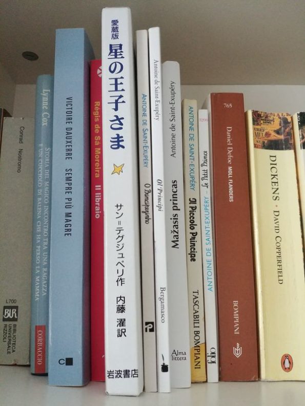 Nella mia libreria ho diverse edizioni del Piccolo Principe comprate a giro per il mondo